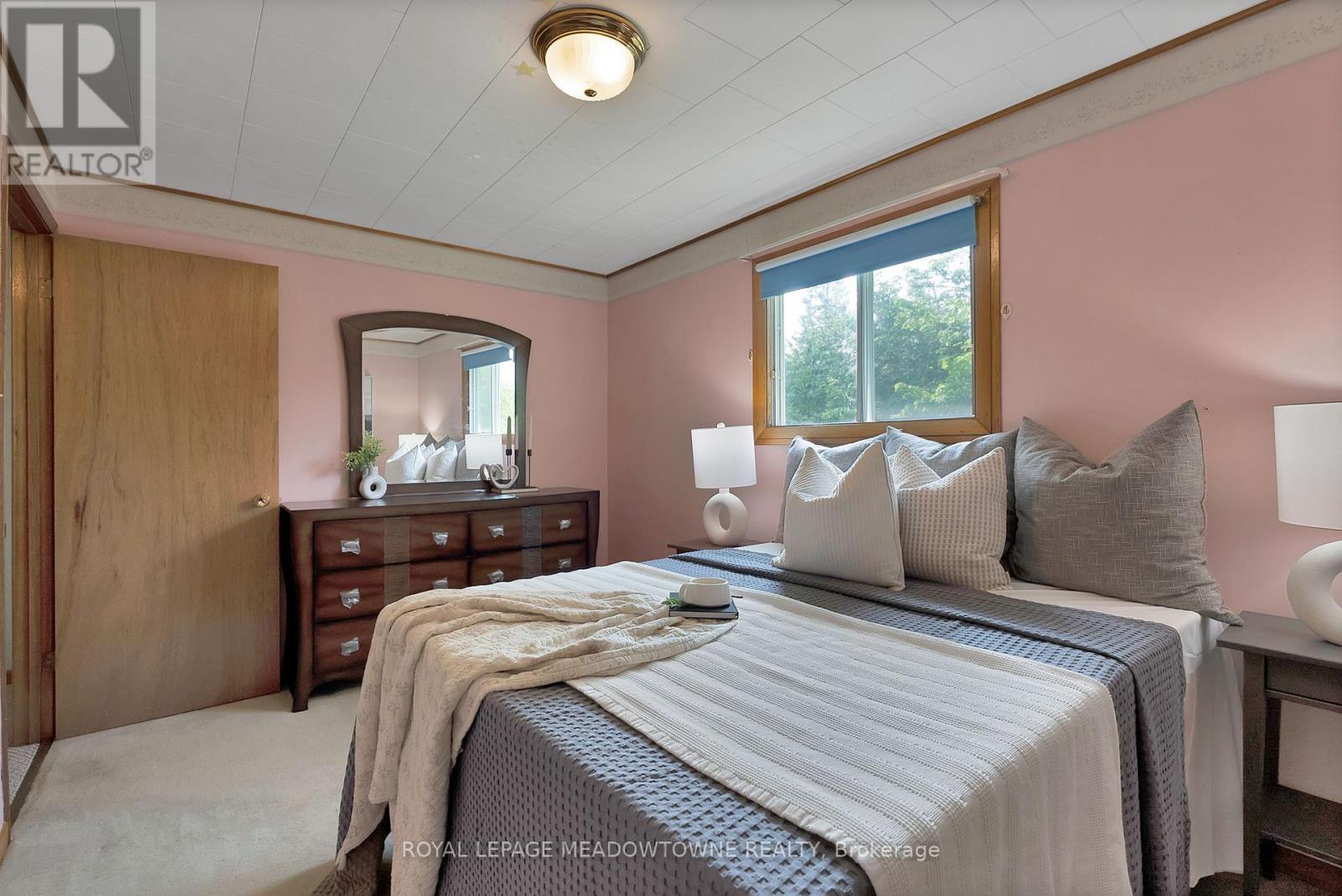 












46 HAWKE DRIVE

,
Kawartha Lakes,




Ontario
K0L2W0

