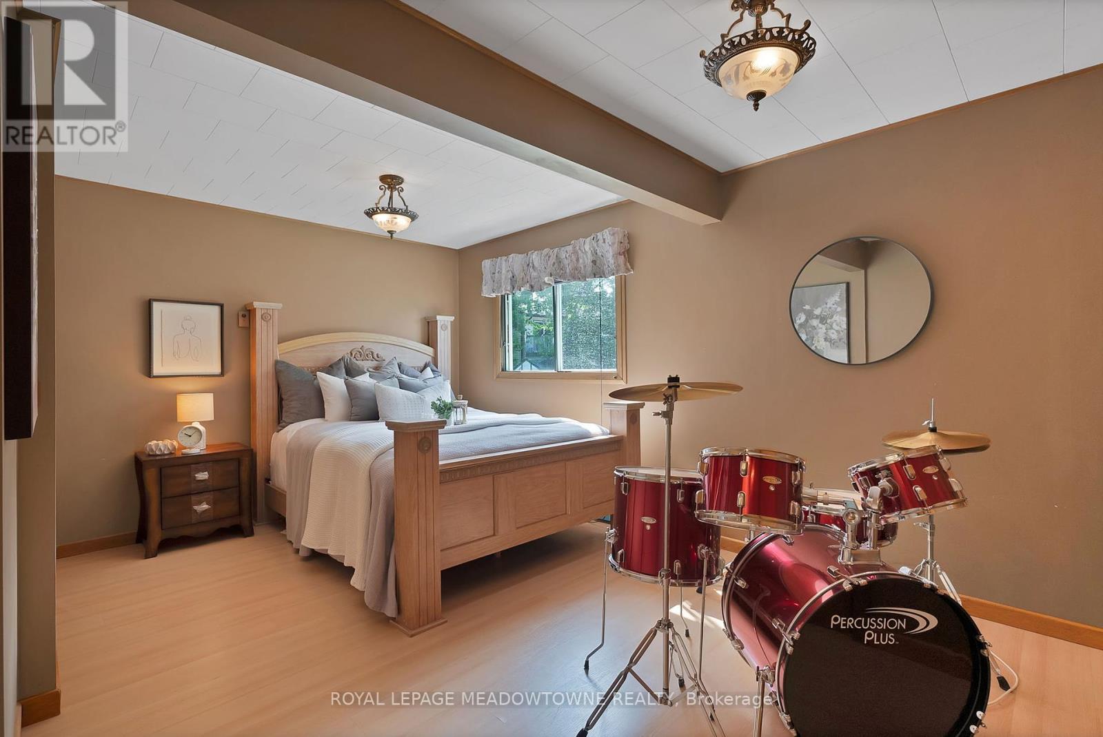 












46 HAWKE DRIVE

,
Kawartha Lakes,




Ontario
K0L2W0

