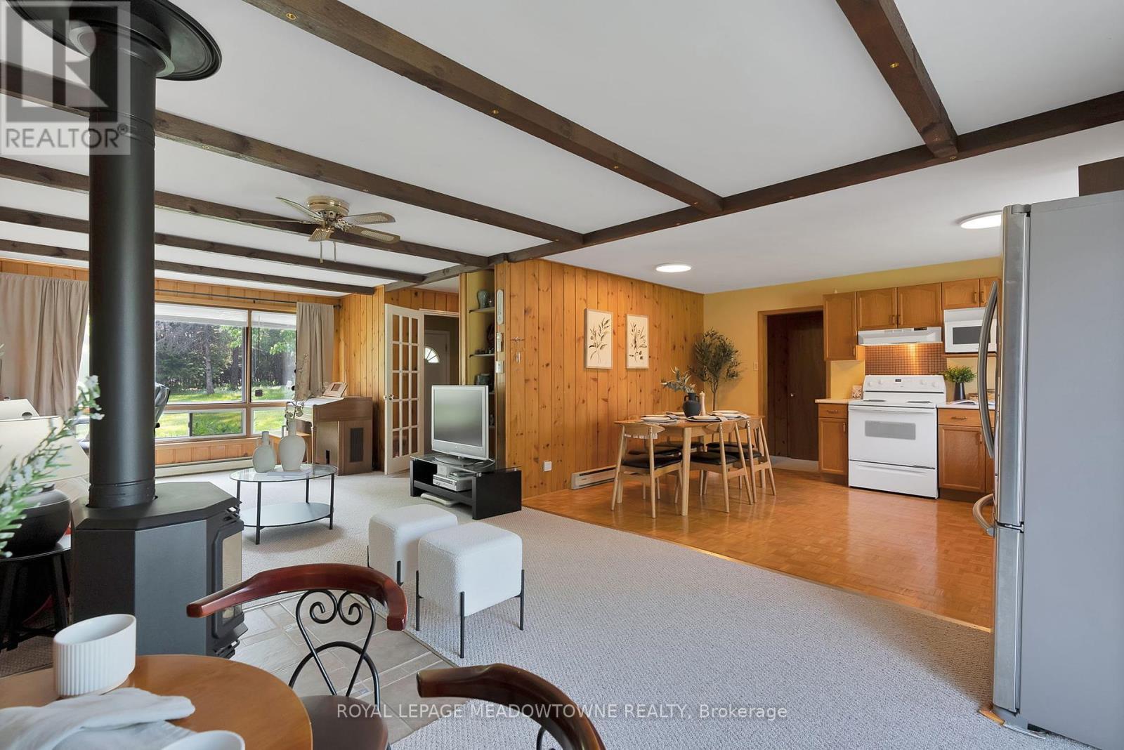 












46 HAWKE DRIVE

,
Kawartha Lakes,




Ontario
K0L2W0

