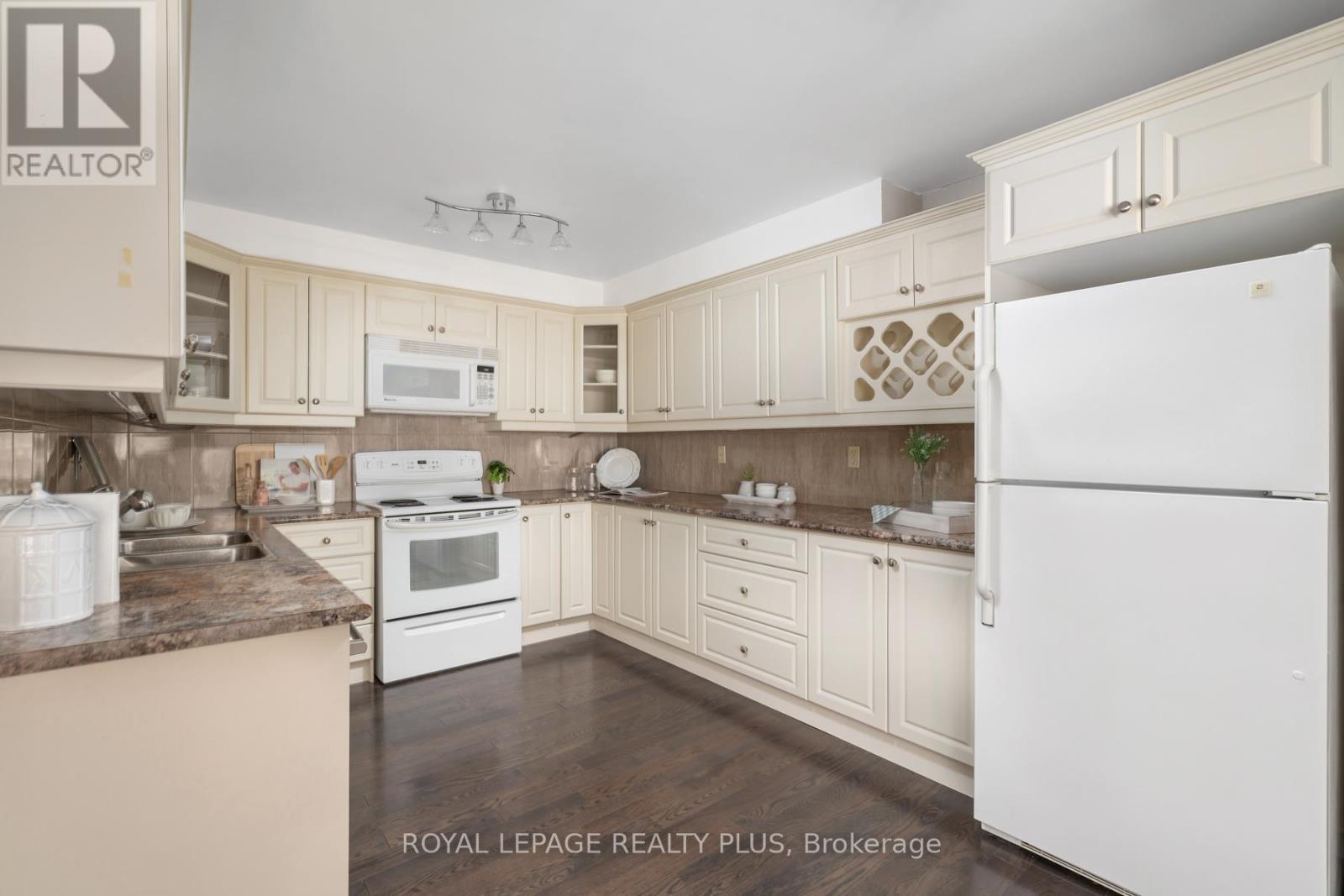 












206 - 2185 MARINE DRIVE

,
Oakville,




Ontario
L6L5L6

