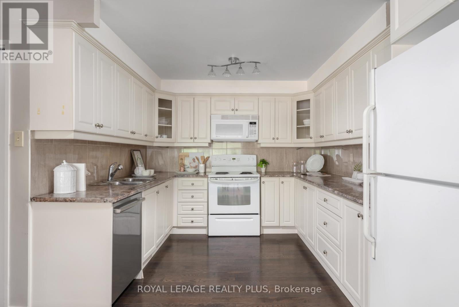 












206 - 2185 MARINE DRIVE

,
Oakville,




Ontario
L6L5L6

