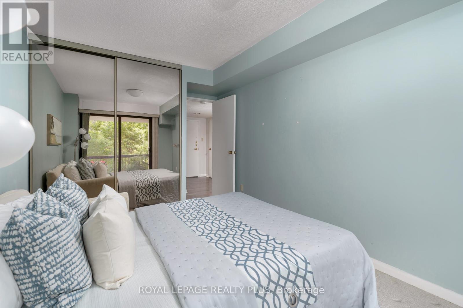 












206 - 2185 MARINE DRIVE

,
Oakville,




Ontario
L6L5L6

