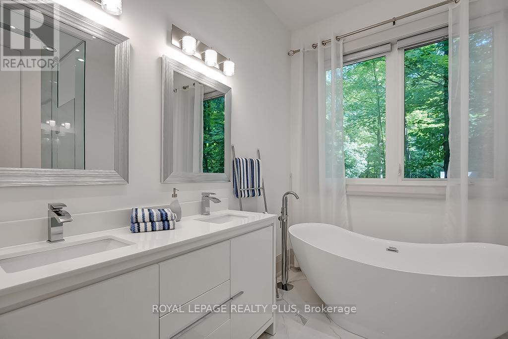 












3136 LIMESTONE ROAD

,
Milton,




Ontario
L0P1B0

