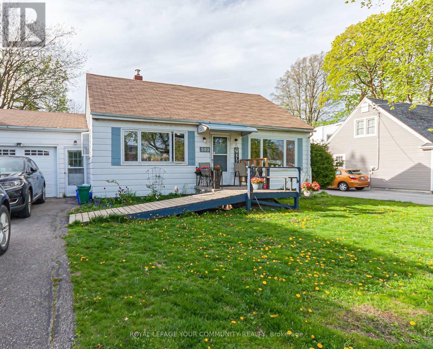 












593 WATSON AVENUE

,
Newmarket,




Ontario
L3Y2V2

