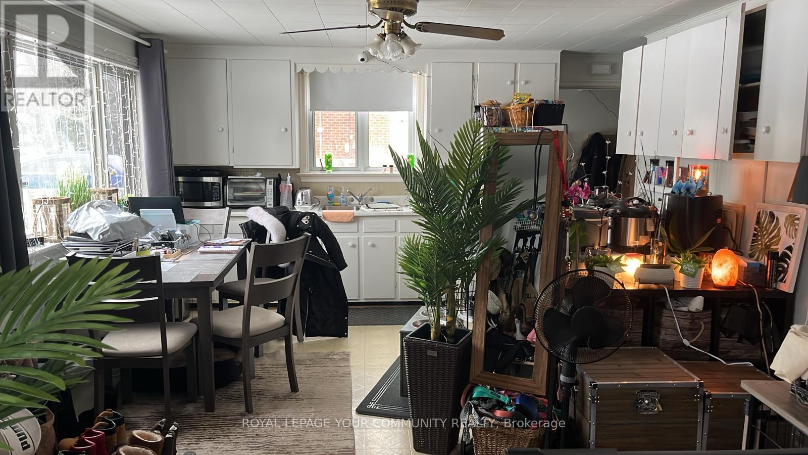 












593 WATSON AVENUE

,
Newmarket,




Ontario
L3Y2V2

