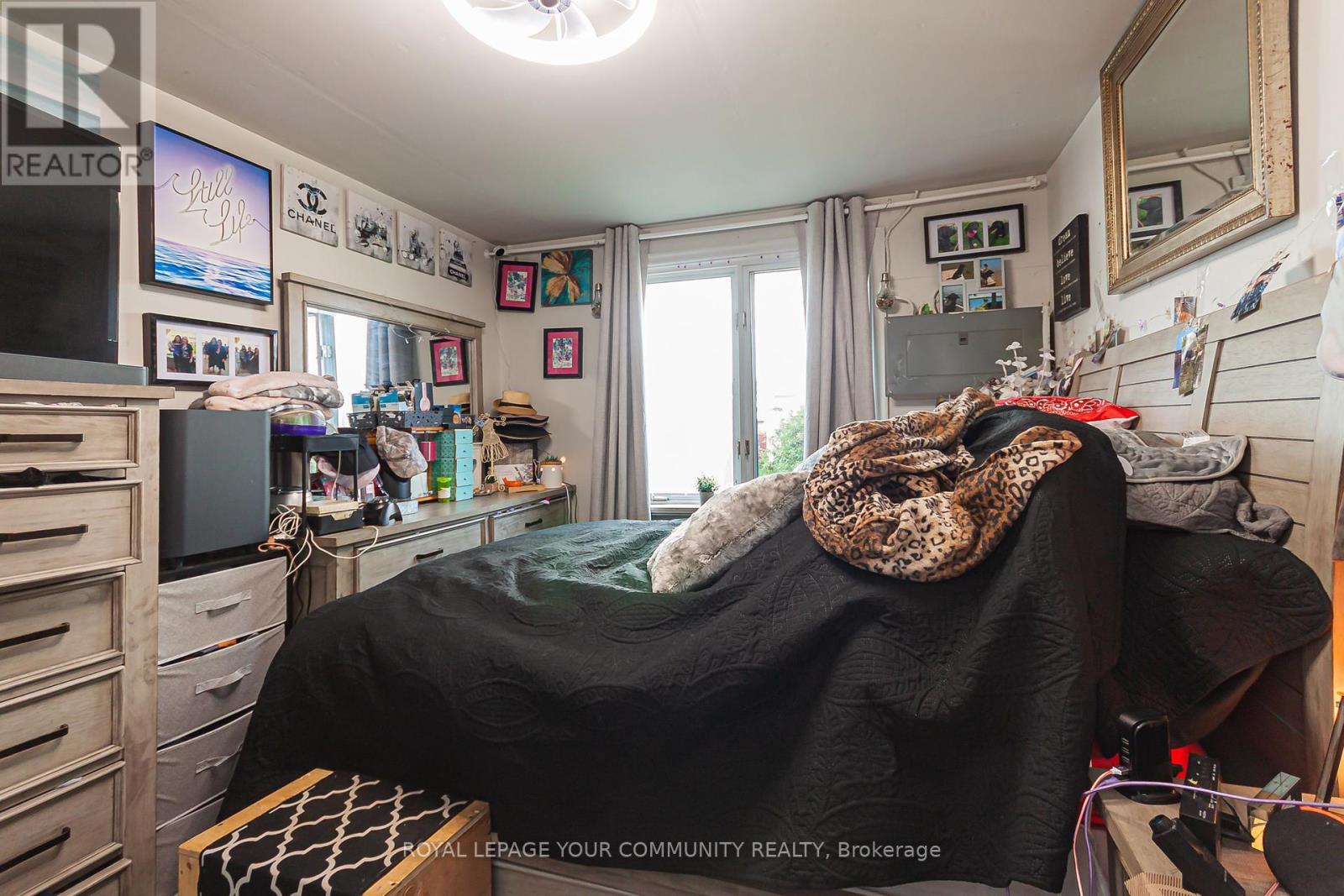 












593 WATSON AVENUE

,
Newmarket,




Ontario
L3Y2V2

