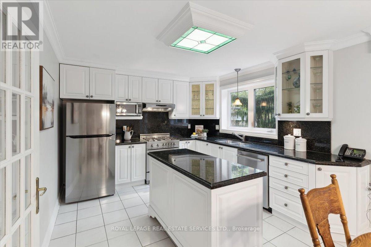 












116 CLEMENT ROAD

,
Toronto,




Ontario
M9R1Z2

