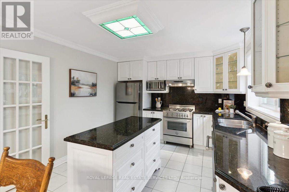 












116 CLEMENT ROAD

,
Toronto,




Ontario
M9R1Z2

