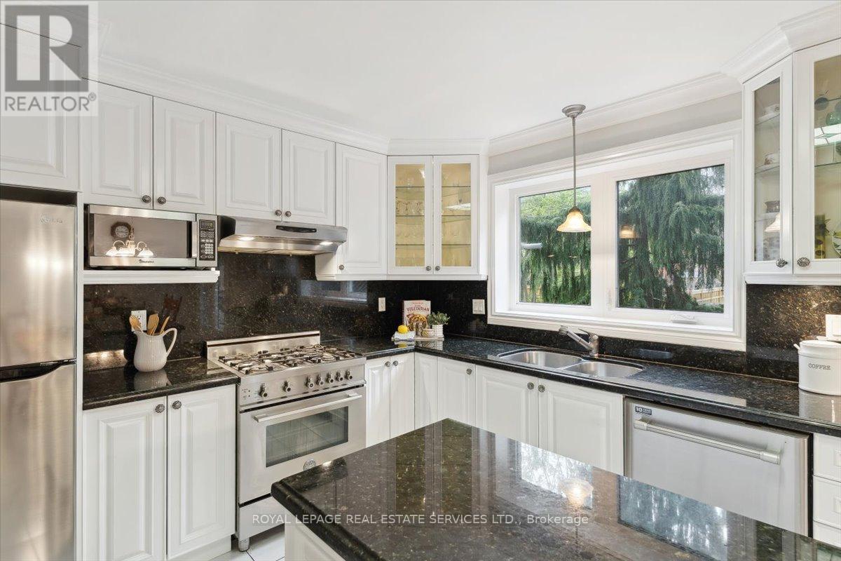 












116 CLEMENT ROAD

,
Toronto,




Ontario
M9R1Z2

