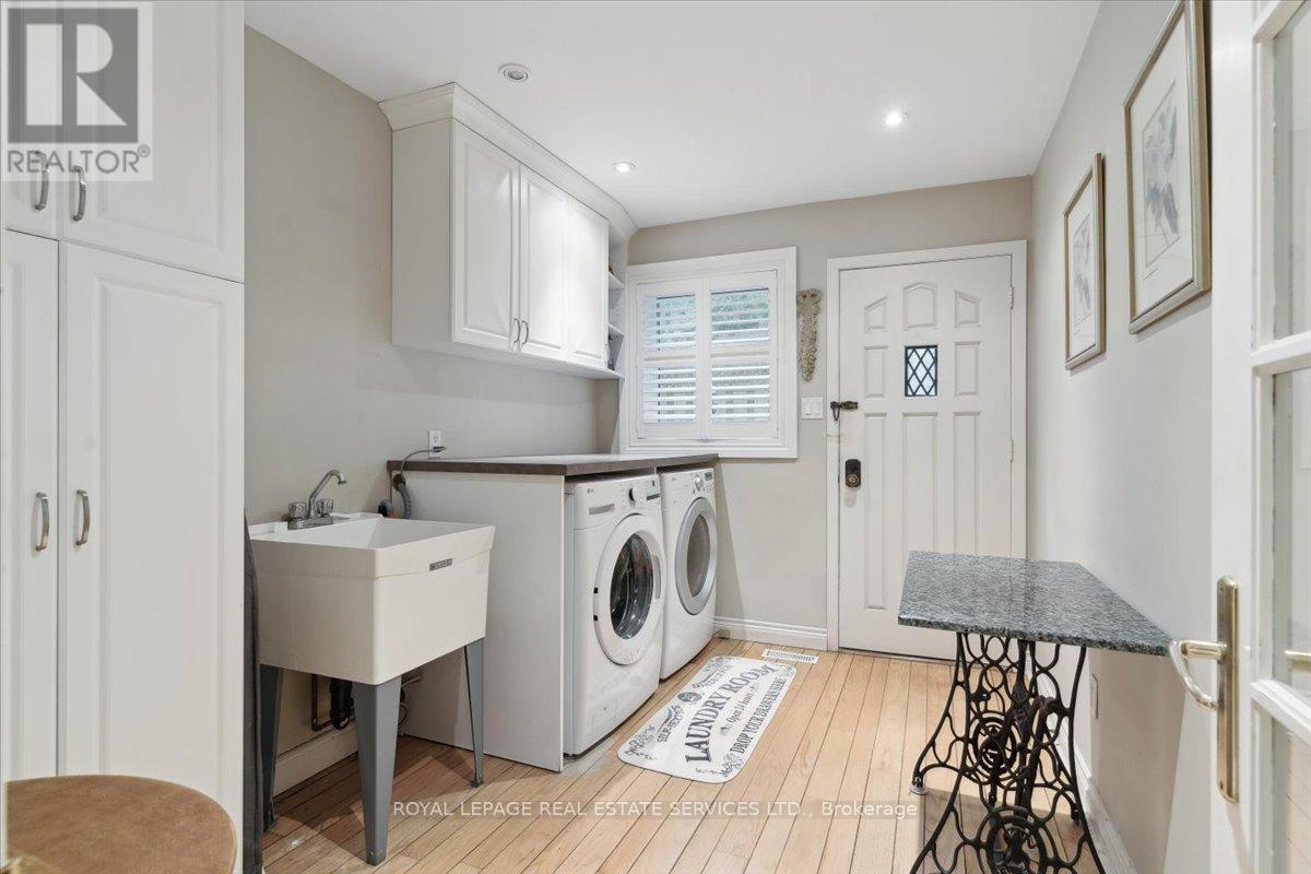 












116 CLEMENT ROAD

,
Toronto,




Ontario
M9R1Z2

