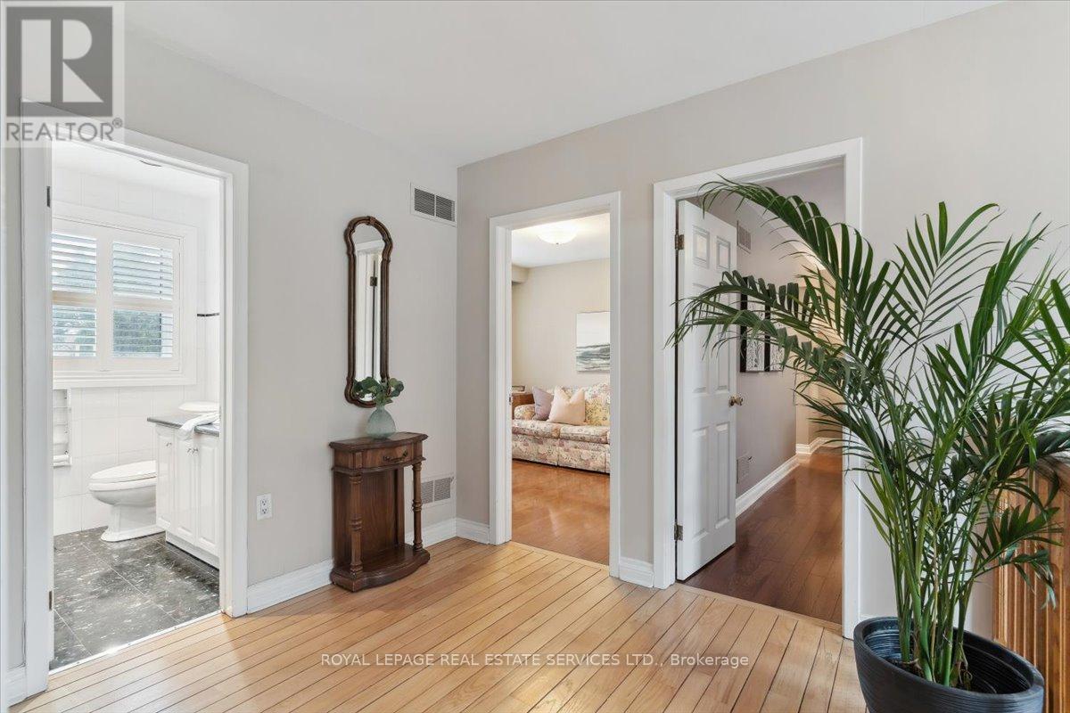 












116 CLEMENT ROAD

,
Toronto,




Ontario
M9R1Z2

