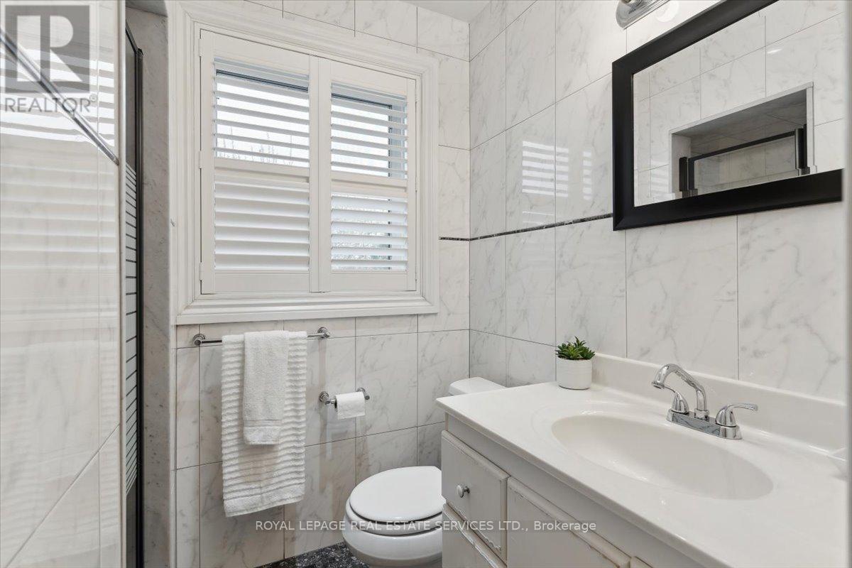 












116 CLEMENT ROAD

,
Toronto,




Ontario
M9R1Z2

