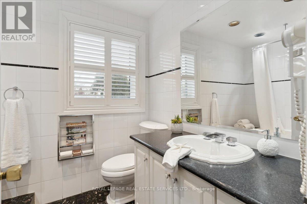 












116 CLEMENT ROAD

,
Toronto,




Ontario
M9R1Z2

