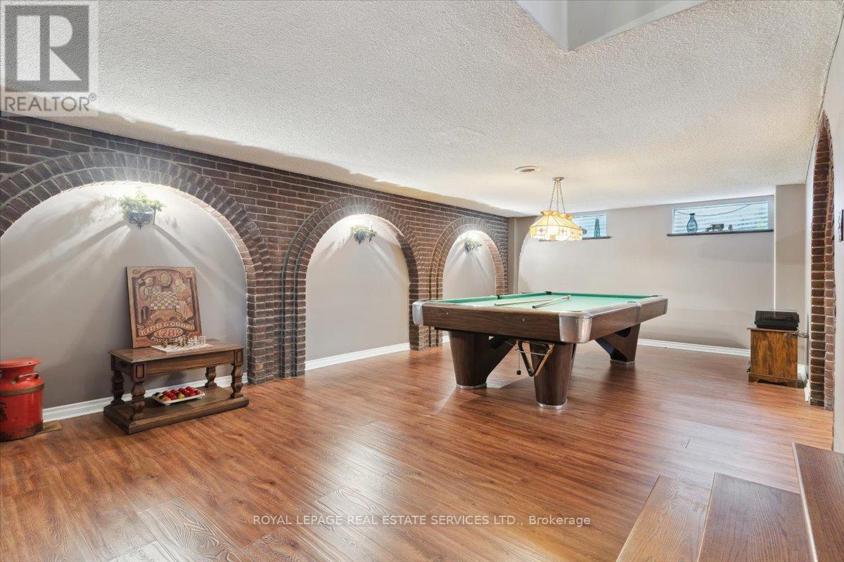 












116 CLEMENT ROAD

,
Toronto,




Ontario
M9R1Z2

