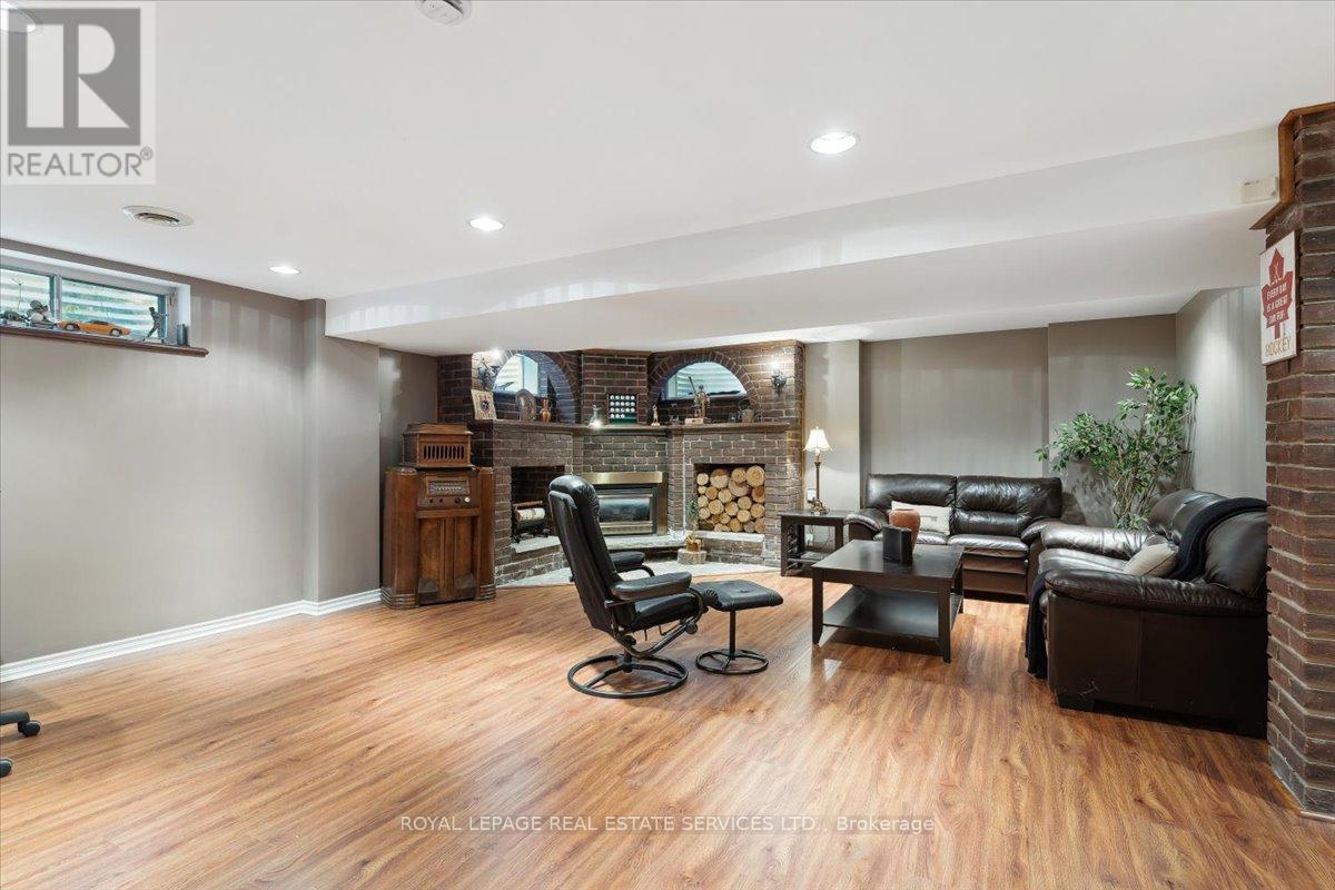 












116 CLEMENT ROAD

,
Toronto,




Ontario
M9R1Z2


