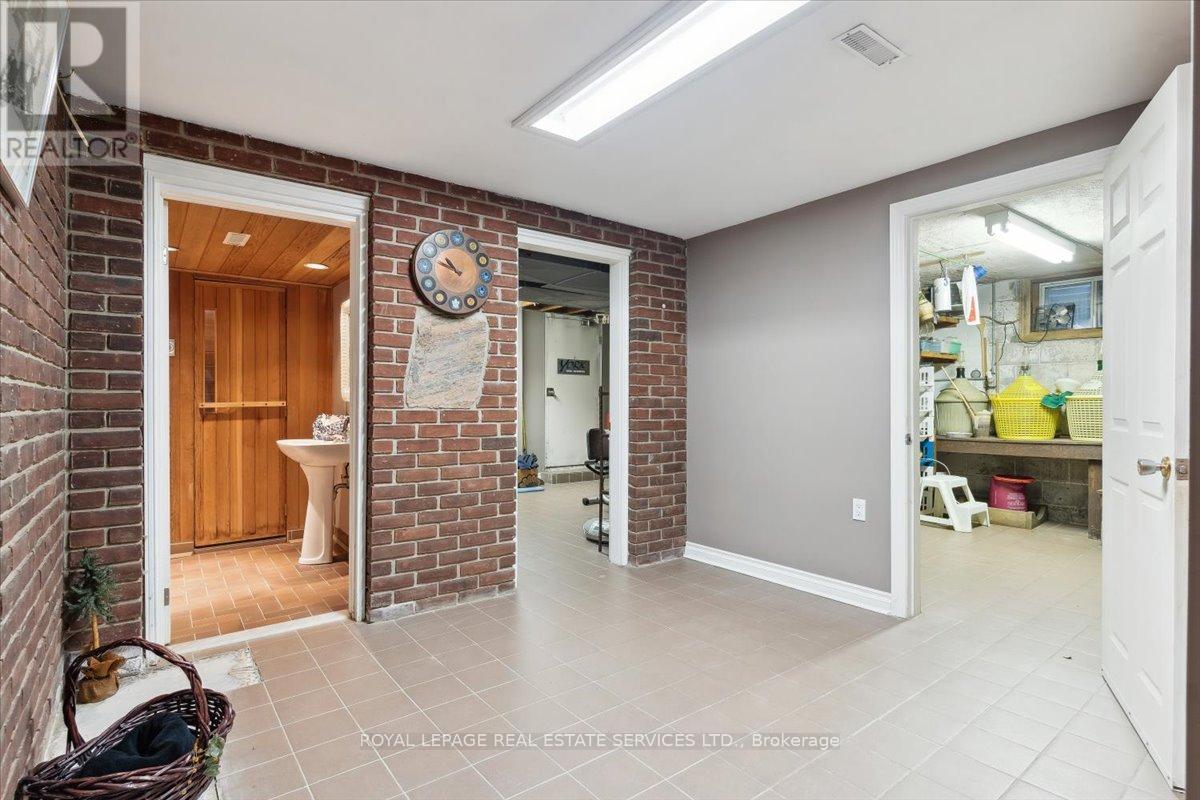 












116 CLEMENT ROAD

,
Toronto,




Ontario
M9R1Z2

