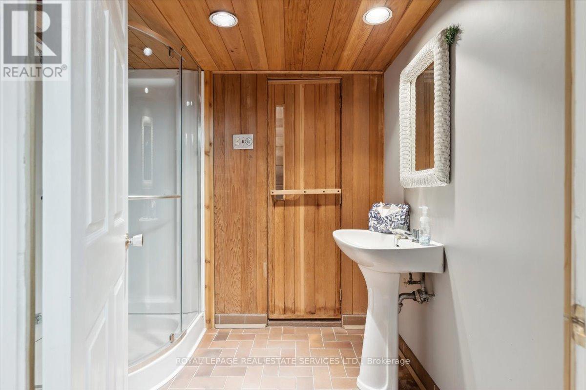 












116 CLEMENT ROAD

,
Toronto,




Ontario
M9R1Z2

