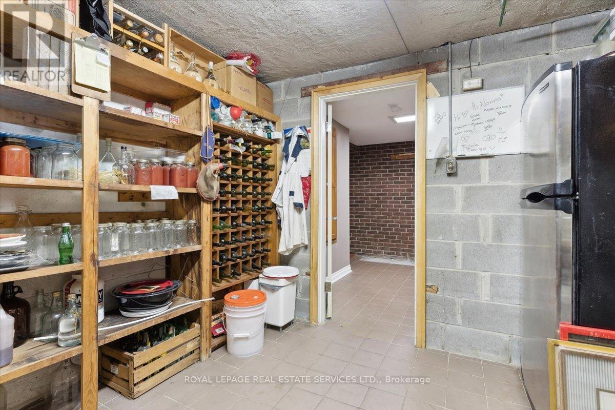 












116 CLEMENT ROAD

,
Toronto,




Ontario
M9R1Z2

