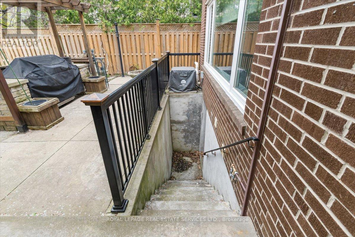 












116 CLEMENT ROAD

,
Toronto,




Ontario
M9R1Z2

