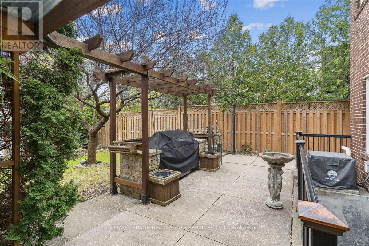 












116 CLEMENT ROAD

,
Toronto,




Ontario
M9R1Z2

