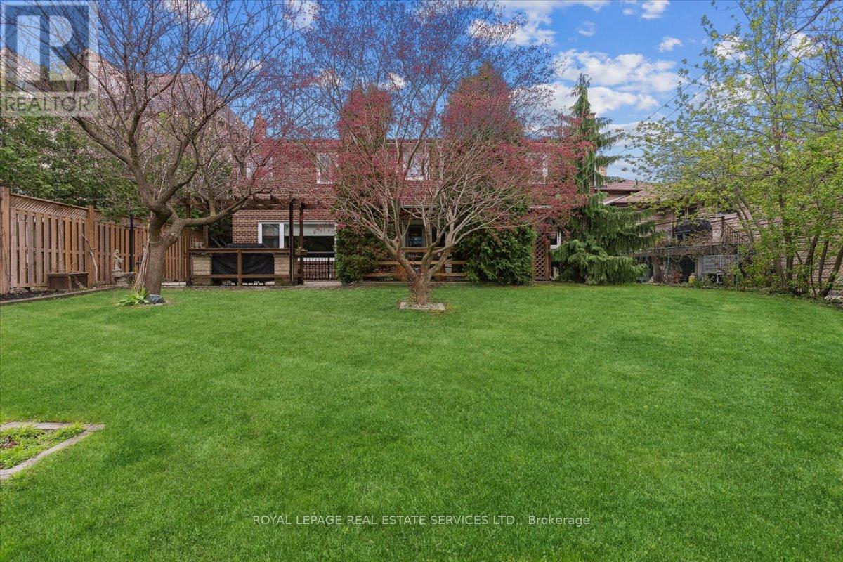 












116 CLEMENT ROAD

,
Toronto,




Ontario
M9R1Z2

