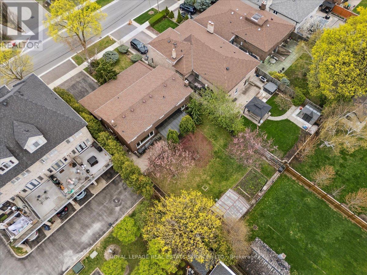 












116 CLEMENT ROAD

,
Toronto,




Ontario
M9R1Z2

