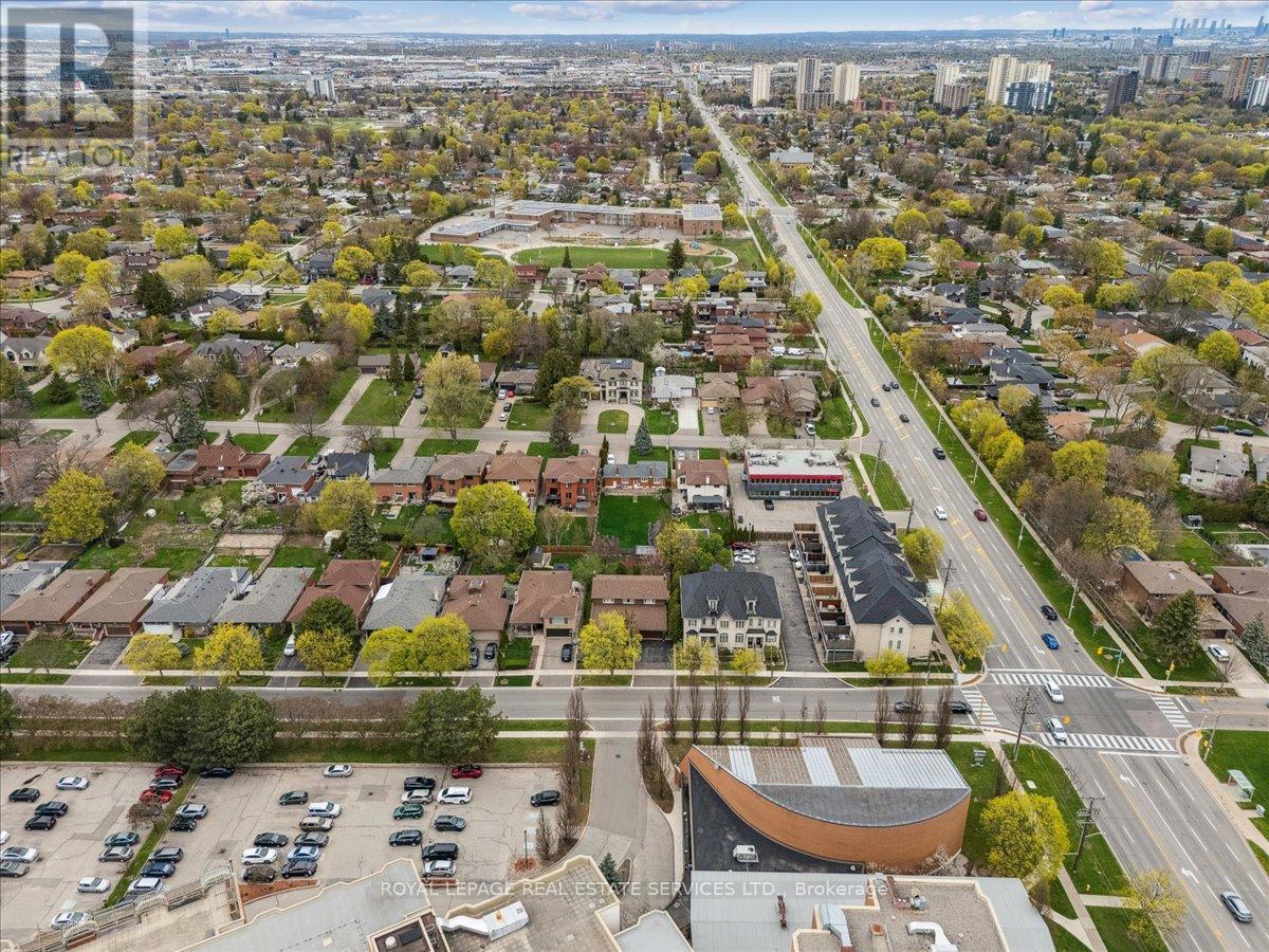 












116 CLEMENT ROAD

,
Toronto,




Ontario
M9R1Z2

