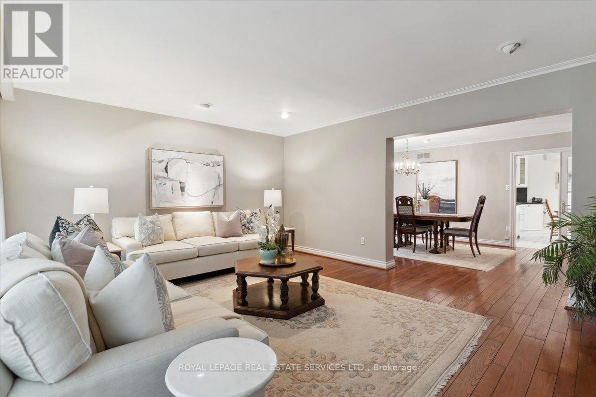 












116 CLEMENT ROAD

,
Toronto,




Ontario
M9R1Z2

