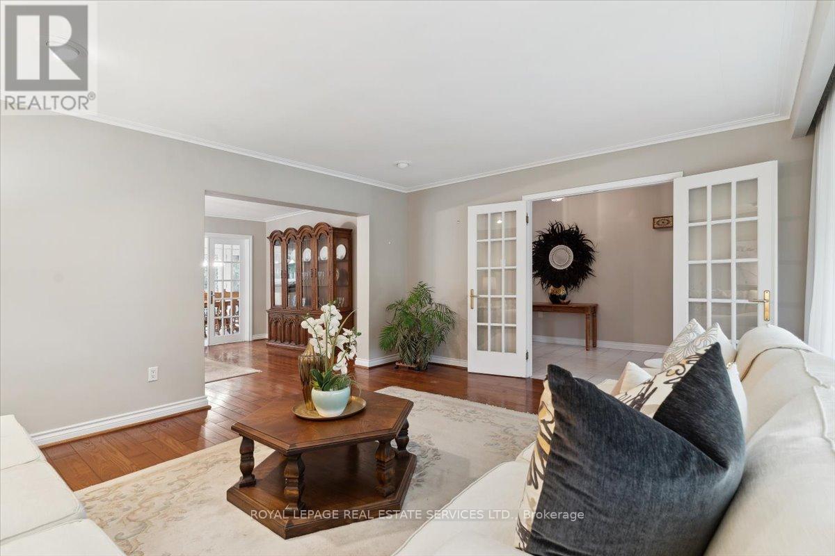 












116 CLEMENT ROAD

,
Toronto,




Ontario
M9R1Z2

