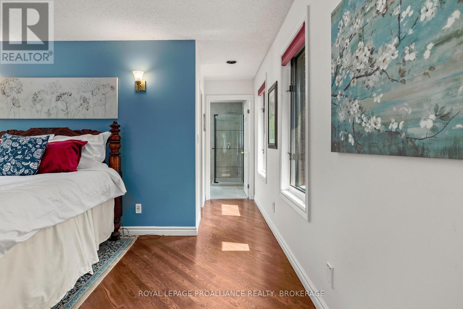 












15 FOREST DRIVE

,
Kingston (Kingston East (Incl CFB Kingston)),




Ontario
K7L4V1

