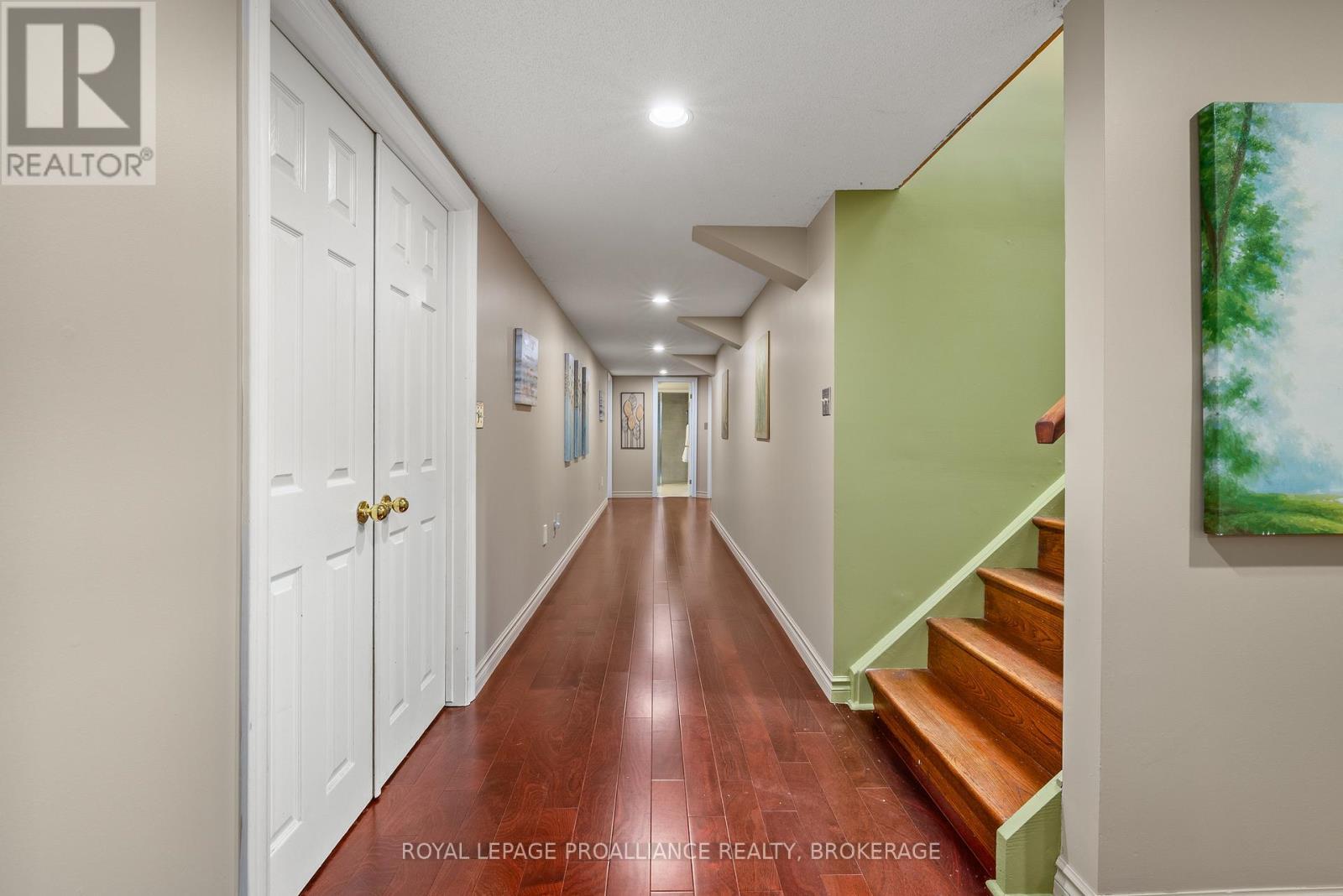 












15 FOREST DRIVE

,
Kingston (Kingston East (Incl CFB Kingston)),




Ontario
K7L4V1

