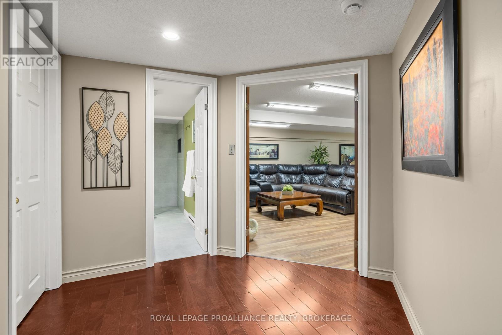 












15 FOREST DRIVE

,
Kingston (Kingston East (Incl CFB Kingston)),




Ontario
K7L4V1

