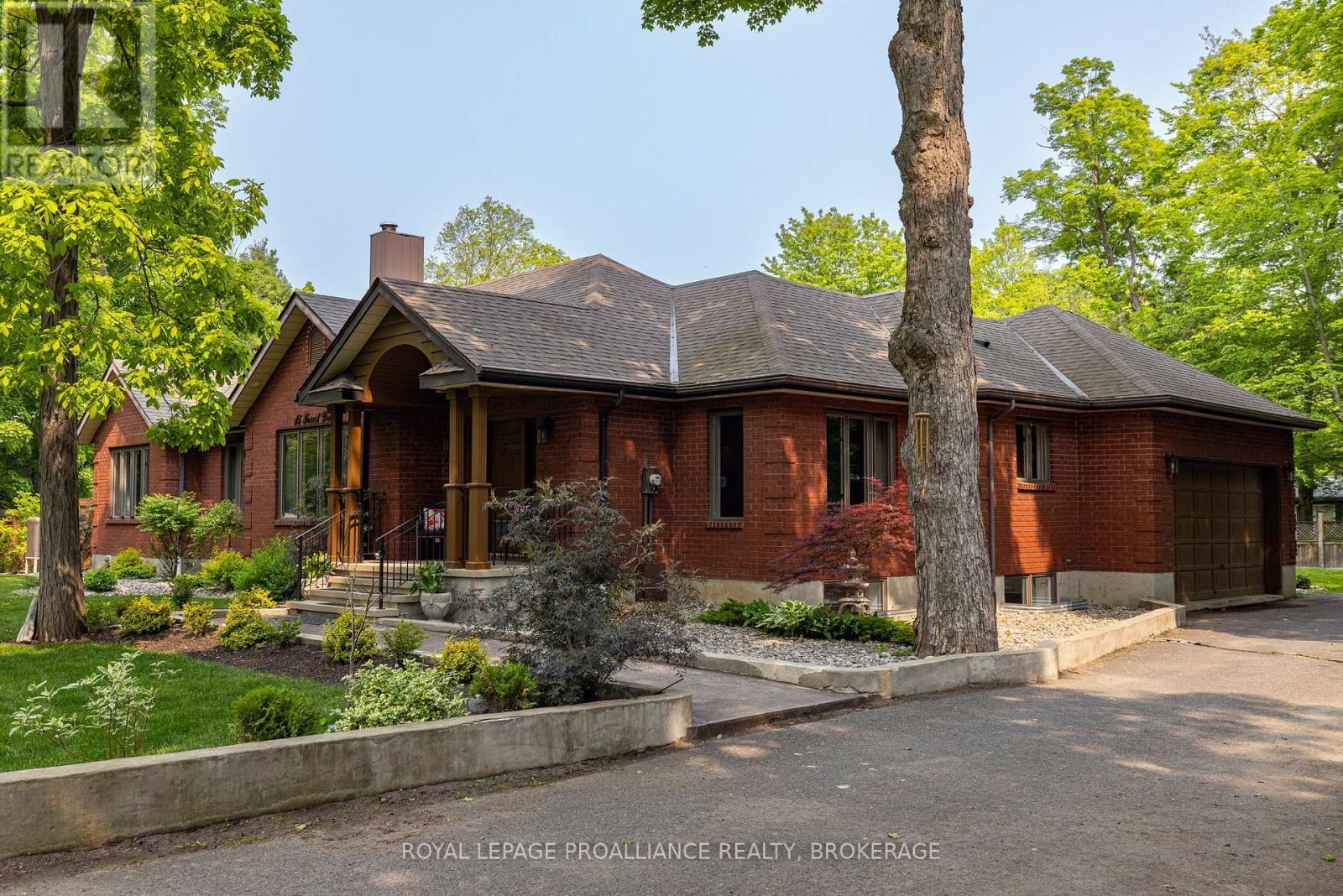 












15 FOREST DRIVE

,
Kingston (Kingston East (Incl CFB Kingston)),




Ontario
K7L4V1

