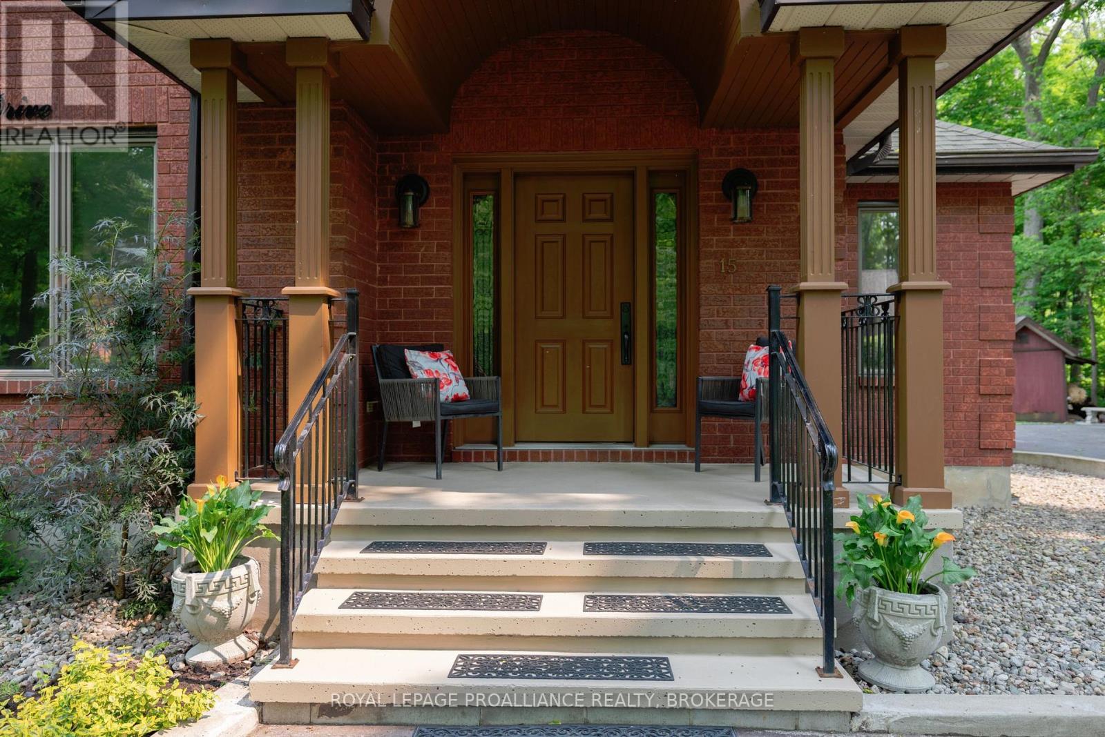 












15 FOREST DRIVE

,
Kingston (Kingston East (Incl CFB Kingston)),




Ontario
K7L4V1

