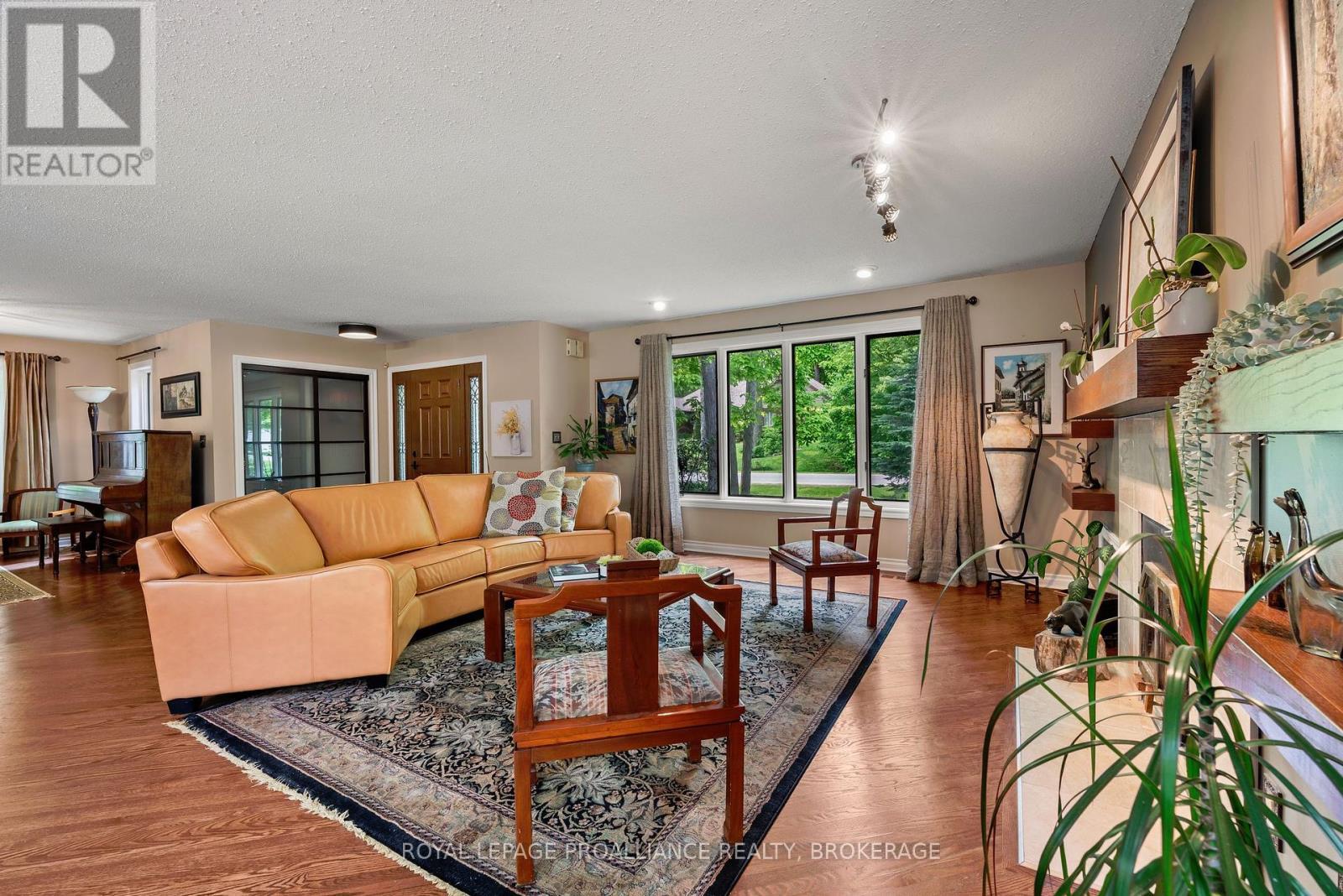 












15 FOREST DRIVE

,
Kingston (Kingston East (Incl CFB Kingston)),




Ontario
K7L4V1

