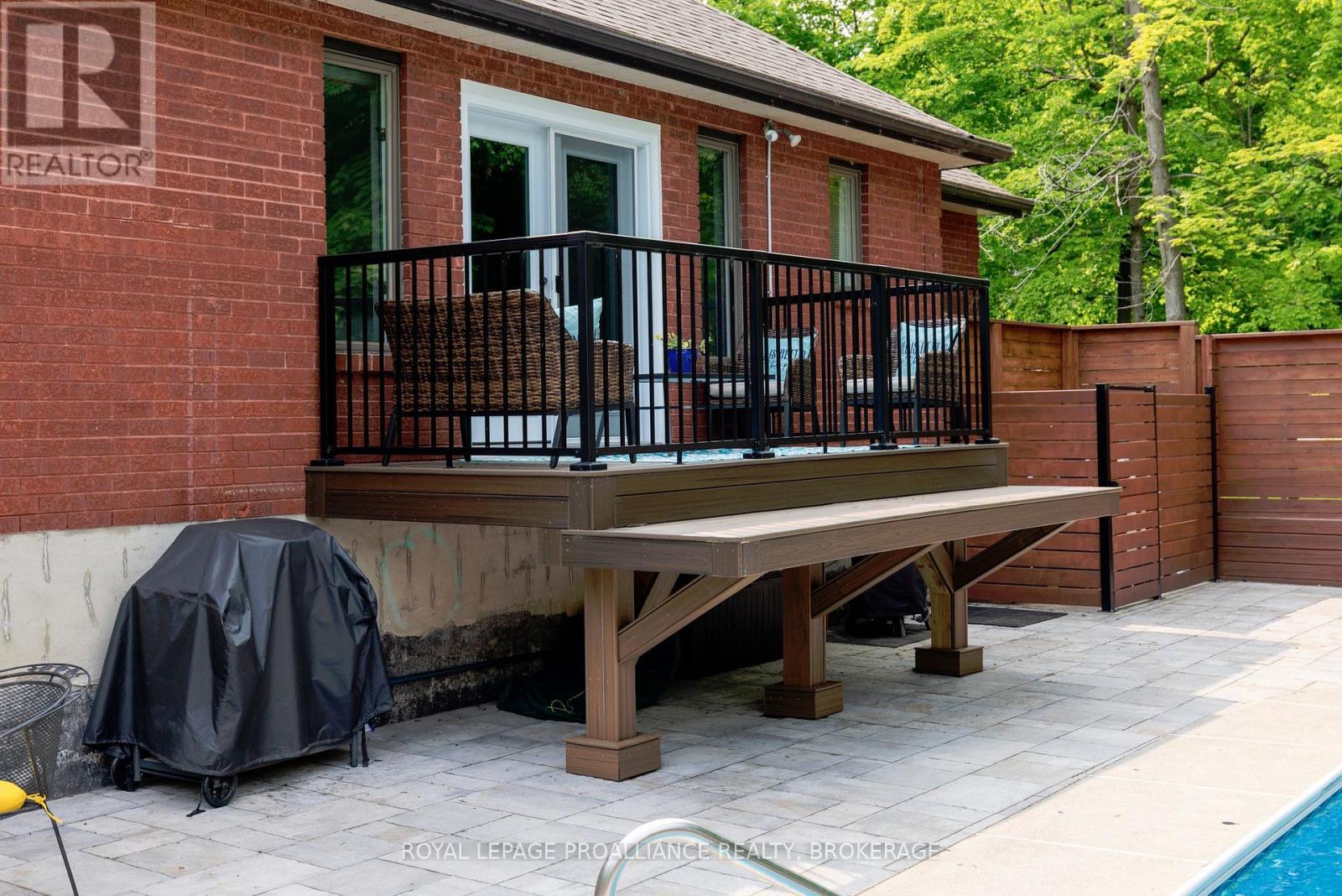 












15 FOREST DRIVE

,
Kingston (Kingston East (Incl CFB Kingston)),




Ontario
K7L4V1

