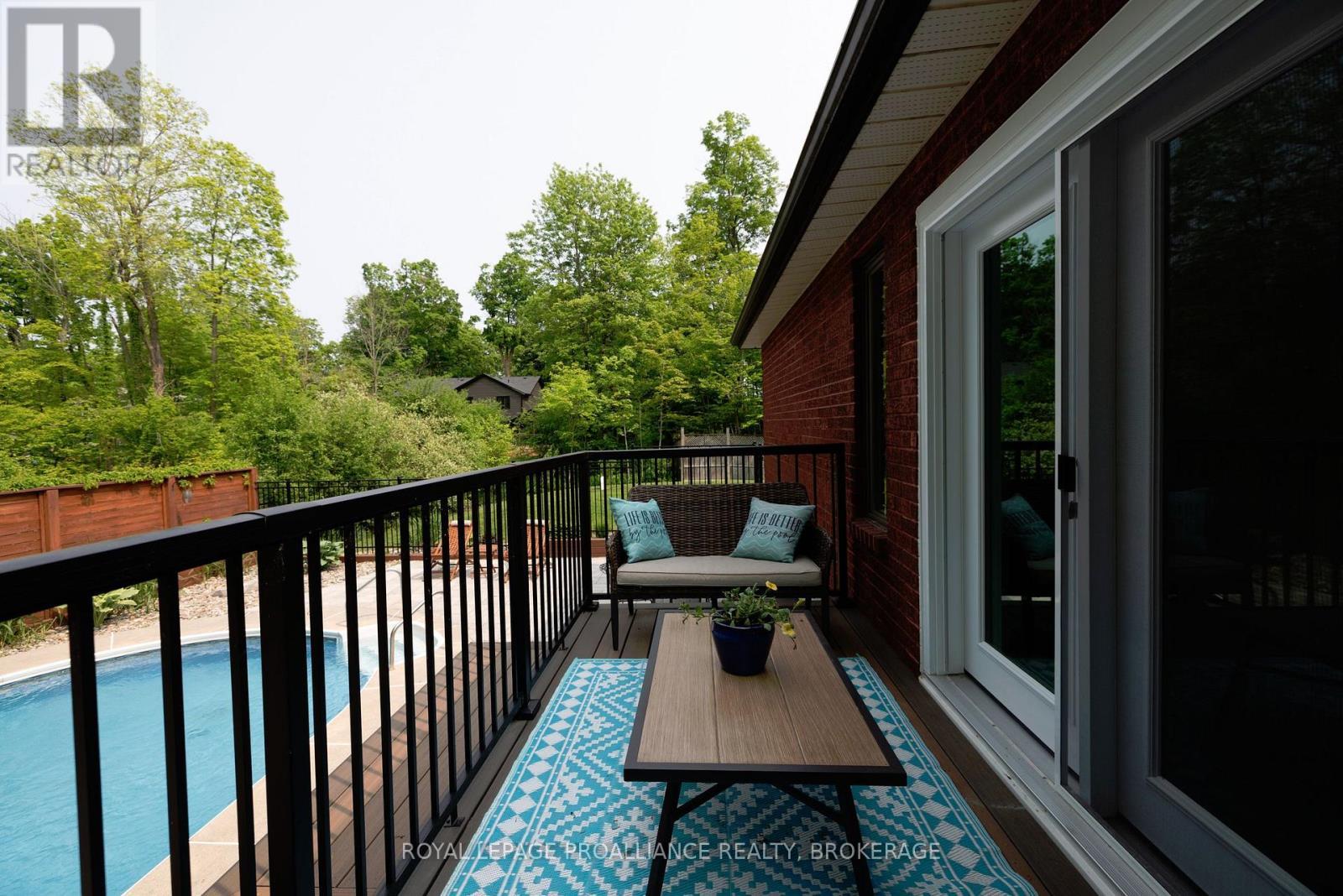 












15 FOREST DRIVE

,
Kingston (Kingston East (Incl CFB Kingston)),




Ontario
K7L4V1

