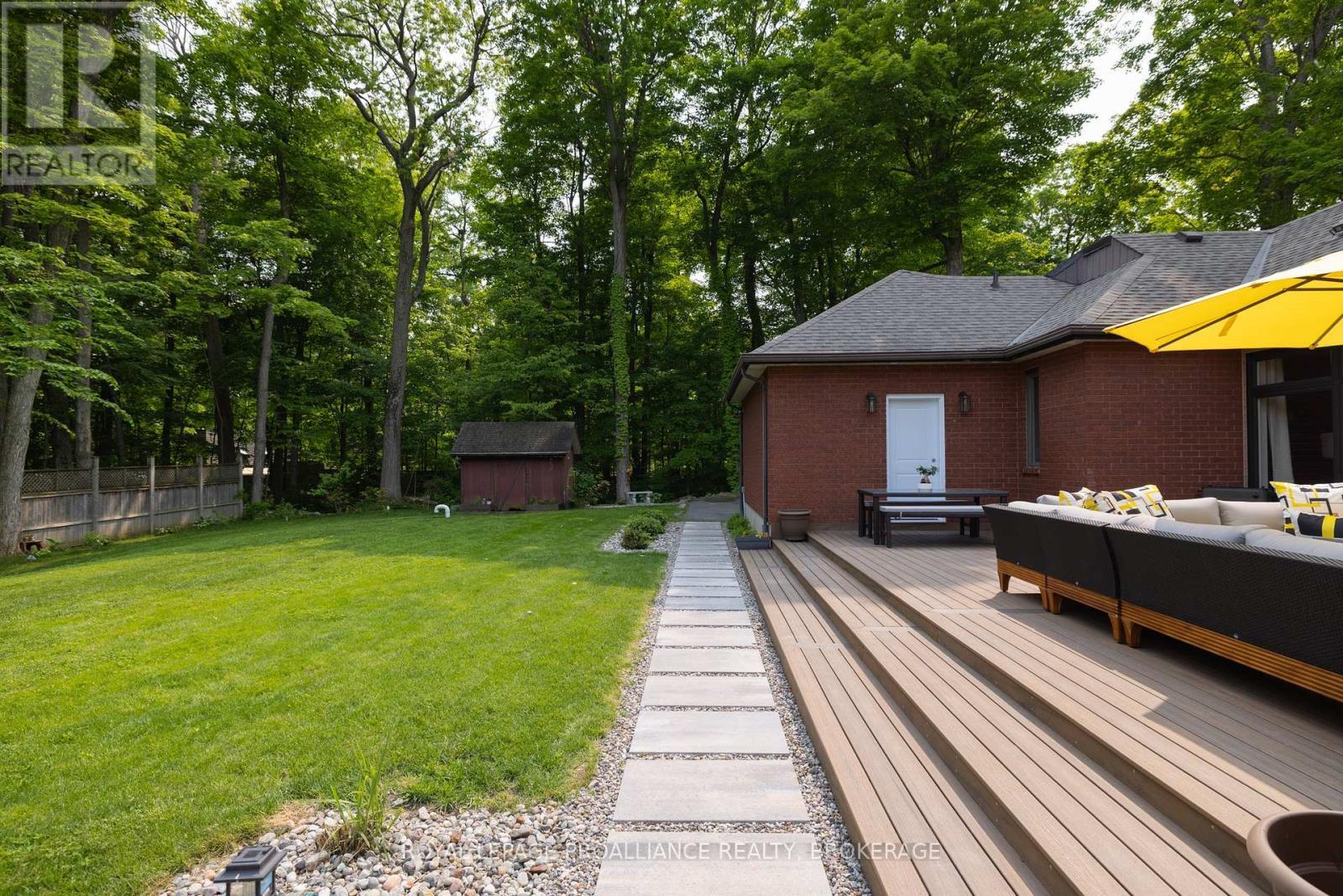 












15 FOREST DRIVE

,
Kingston (Kingston East (Incl CFB Kingston)),




Ontario
K7L4V1

