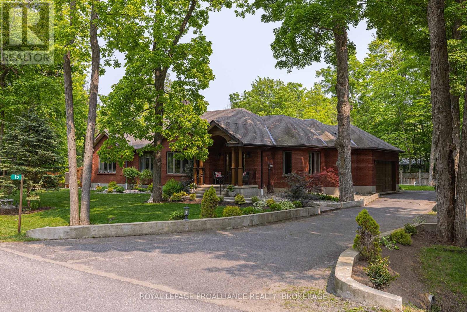 












15 FOREST DRIVE

,
Kingston (Kingston East (Incl CFB Kingston)),




Ontario
K7L4V1

