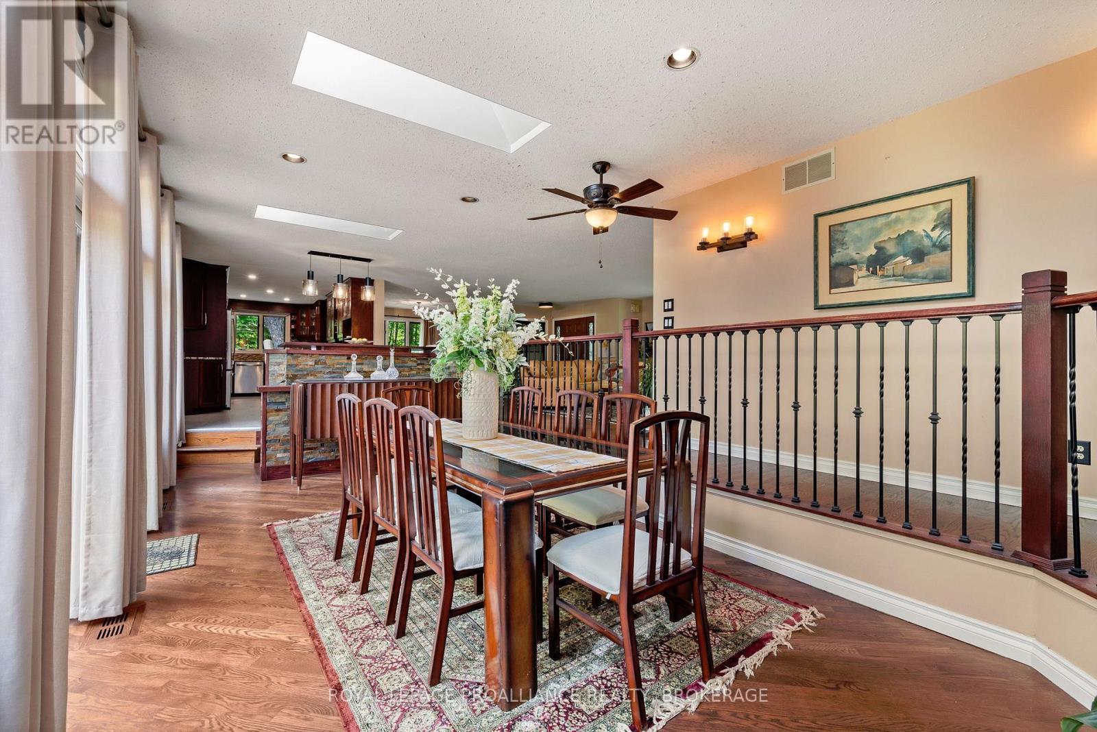 












15 FOREST DRIVE

,
Kingston (Kingston East (Incl CFB Kingston)),




Ontario
K7L4V1

