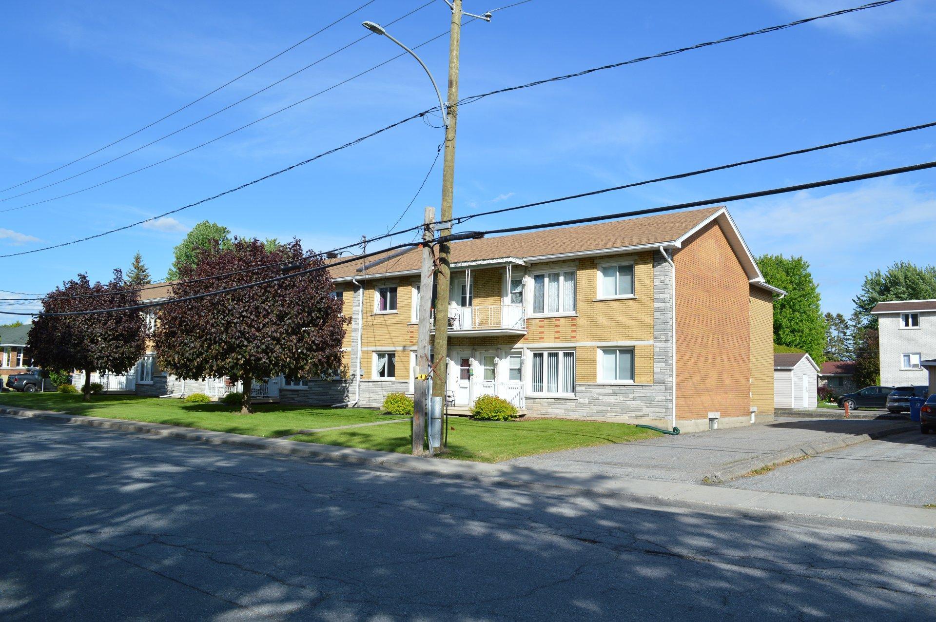









4713

 - 4737


Rue Jacques-Cartier

,
Saint-Hyacinthe,




QC
J2S3Z1

