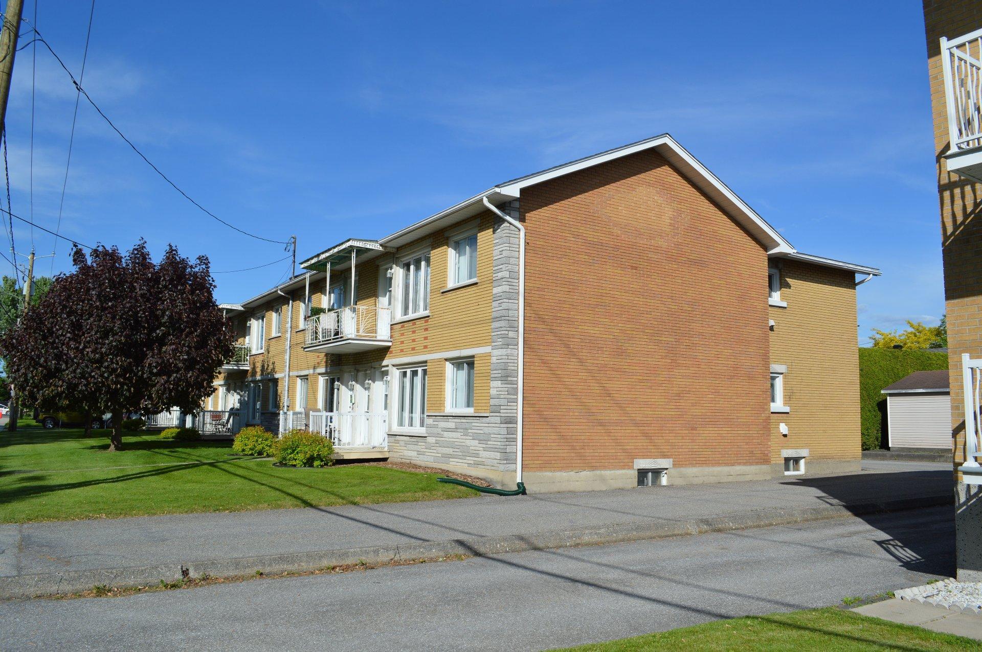 









4713

 - 4737


Rue Jacques-Cartier

,
Saint-Hyacinthe,




QC
J2S3Z1

