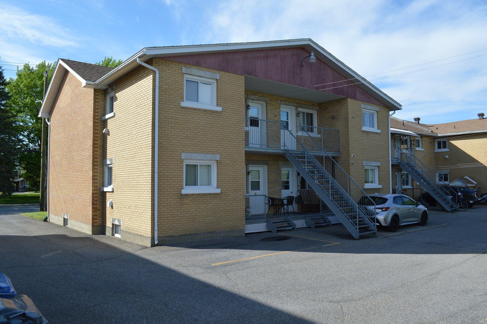 









4713

 - 4737


Rue Jacques-Cartier

,
Saint-Hyacinthe,




QC
J2S3Z1

