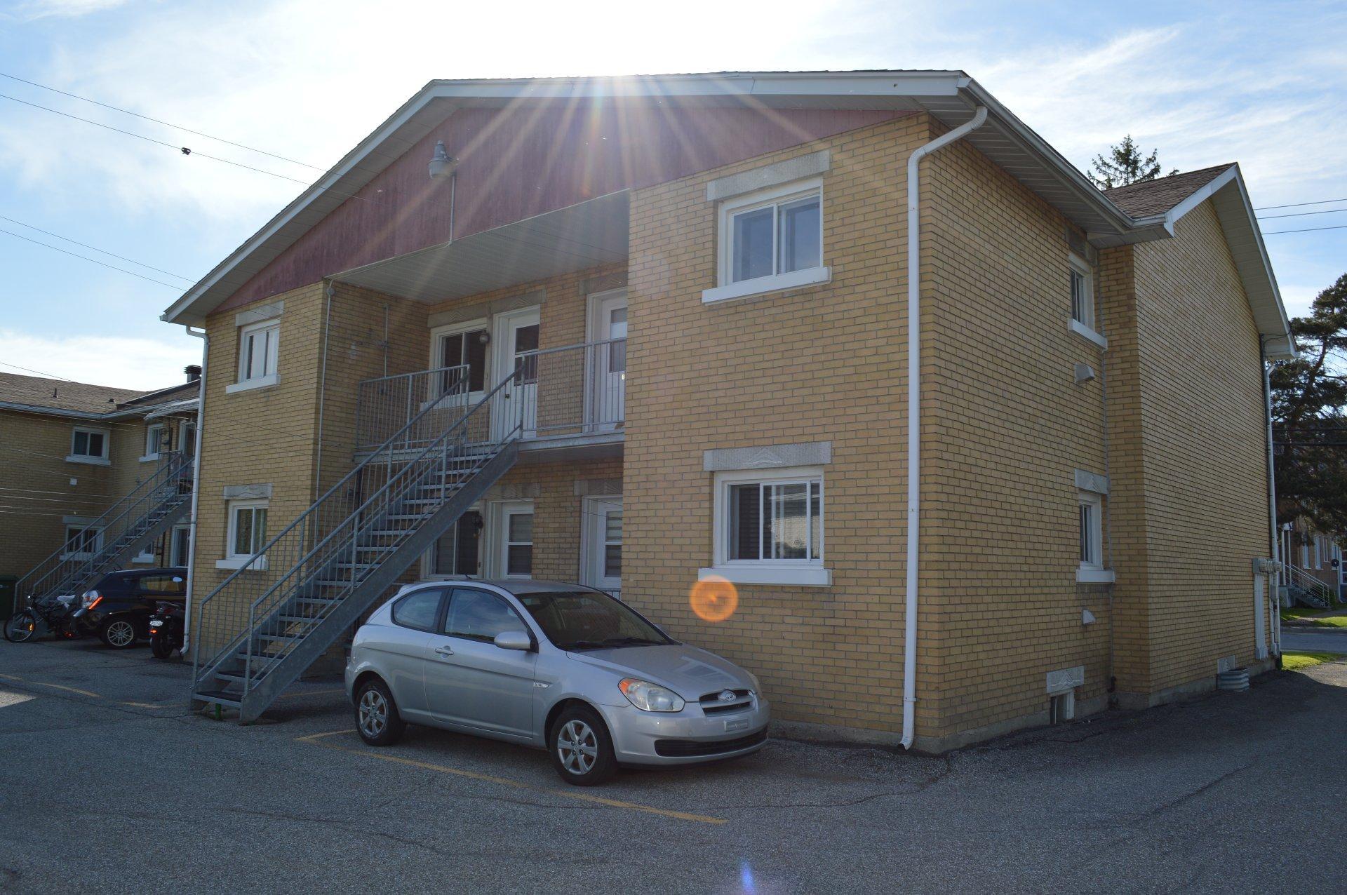 









4713

 - 4737


Rue Jacques-Cartier

,
Saint-Hyacinthe,




QC
J2S3Z1

