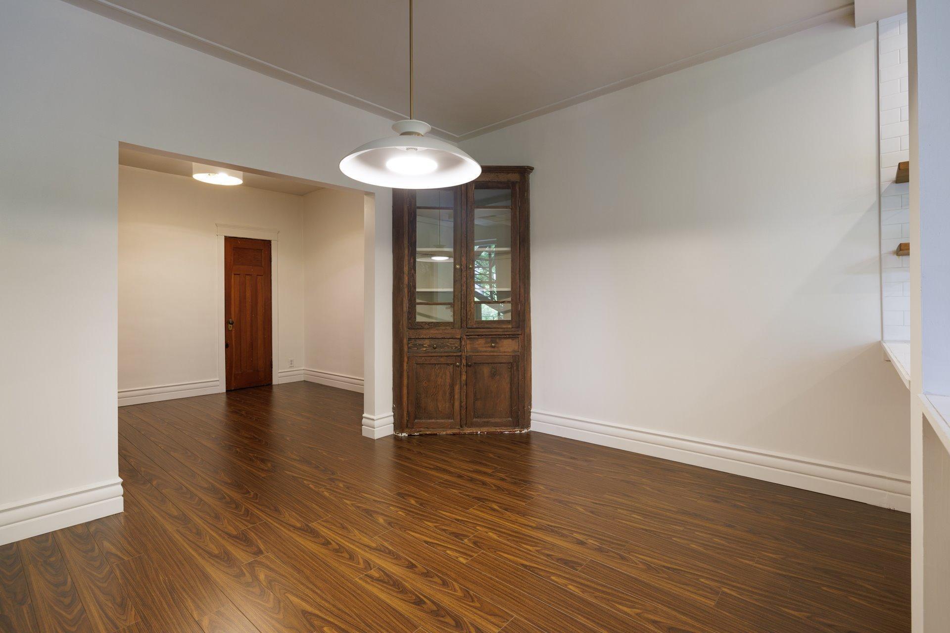 









7587


Rue St-Denis

,
Montréal (Villeray/Saint-Michel/Parc-Extension),




QC
H2R2E7

