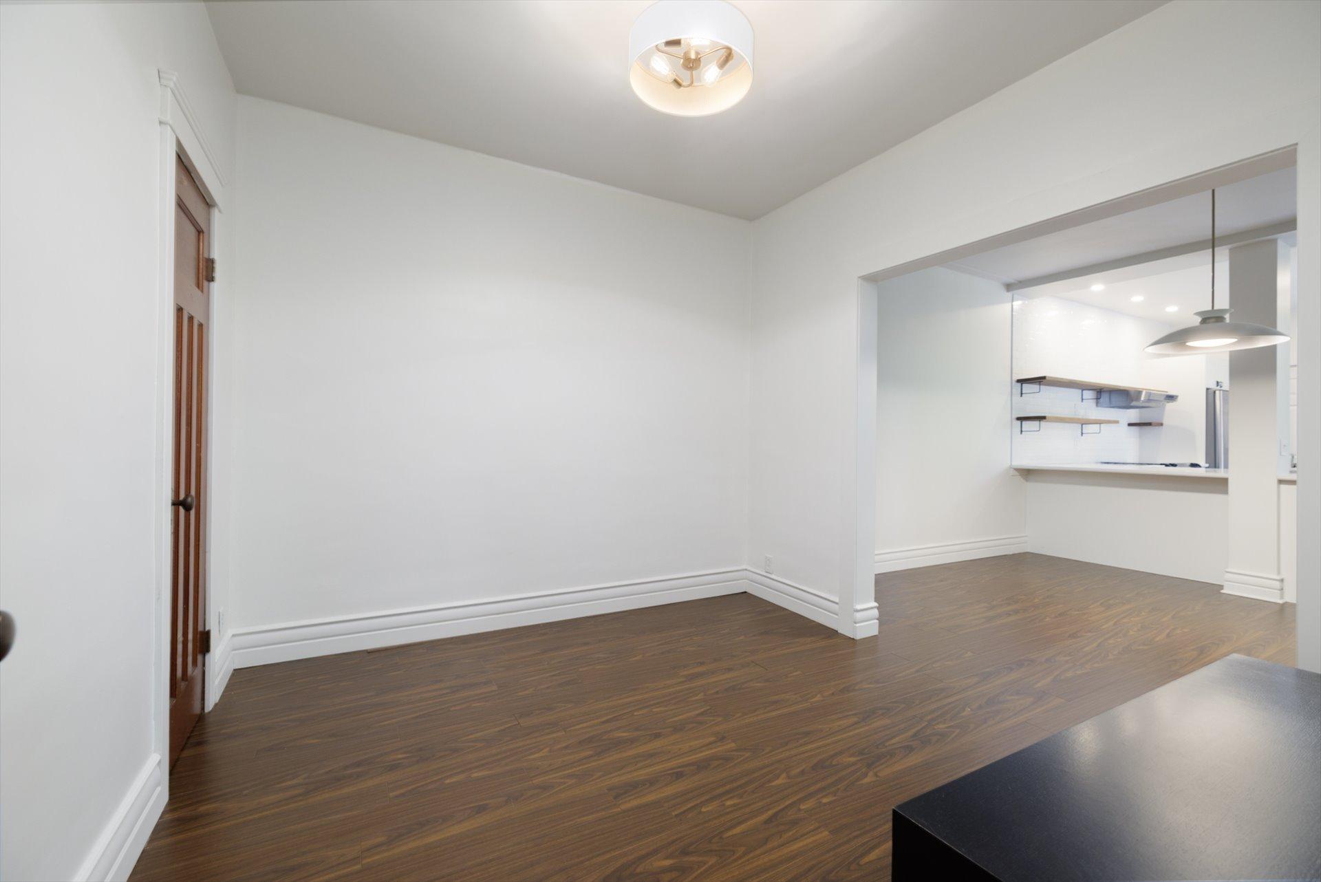 









7587


Rue St-Denis

,
Montréal (Villeray/Saint-Michel/Parc-Extension),




QC
H2R2E7

