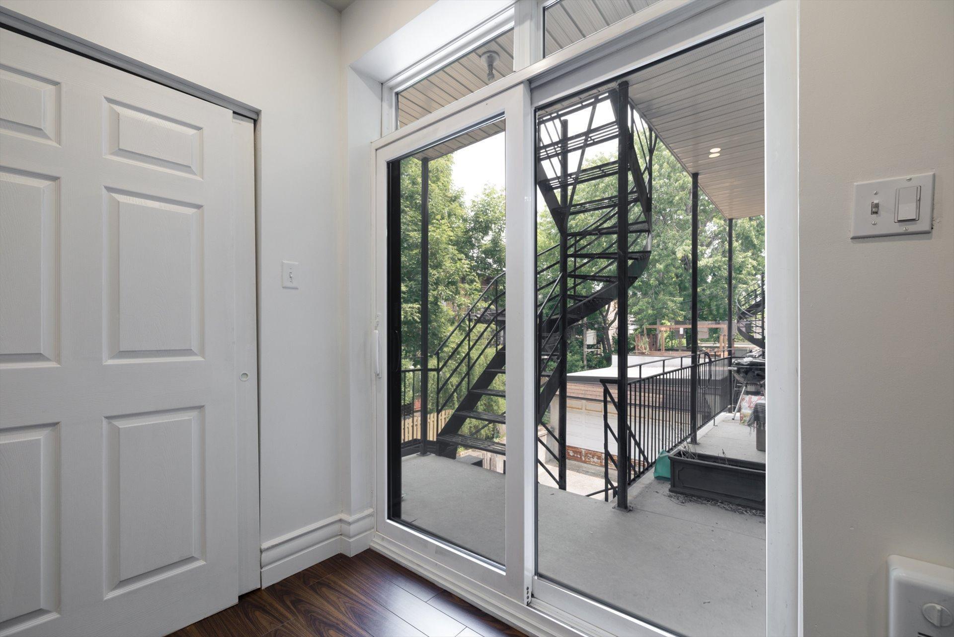 









7587


Rue St-Denis

,
Montréal (Villeray/Saint-Michel/Parc-Extension),




QC
H2R2E7

