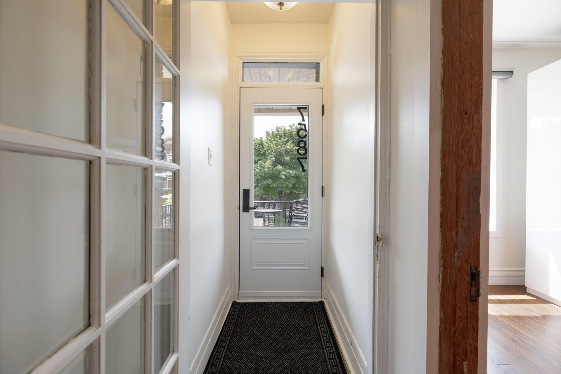 









7587


Rue St-Denis

,
Montréal (Villeray/Saint-Michel/Parc-Extension),




QC
H2R2E7

