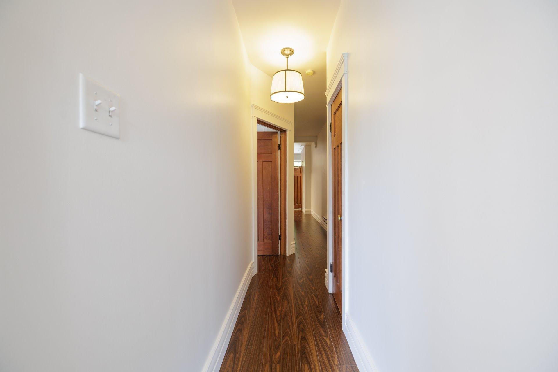 









7587


Rue St-Denis

,
Montréal (Villeray/Saint-Michel/Parc-Extension),




QC
H2R2E7

