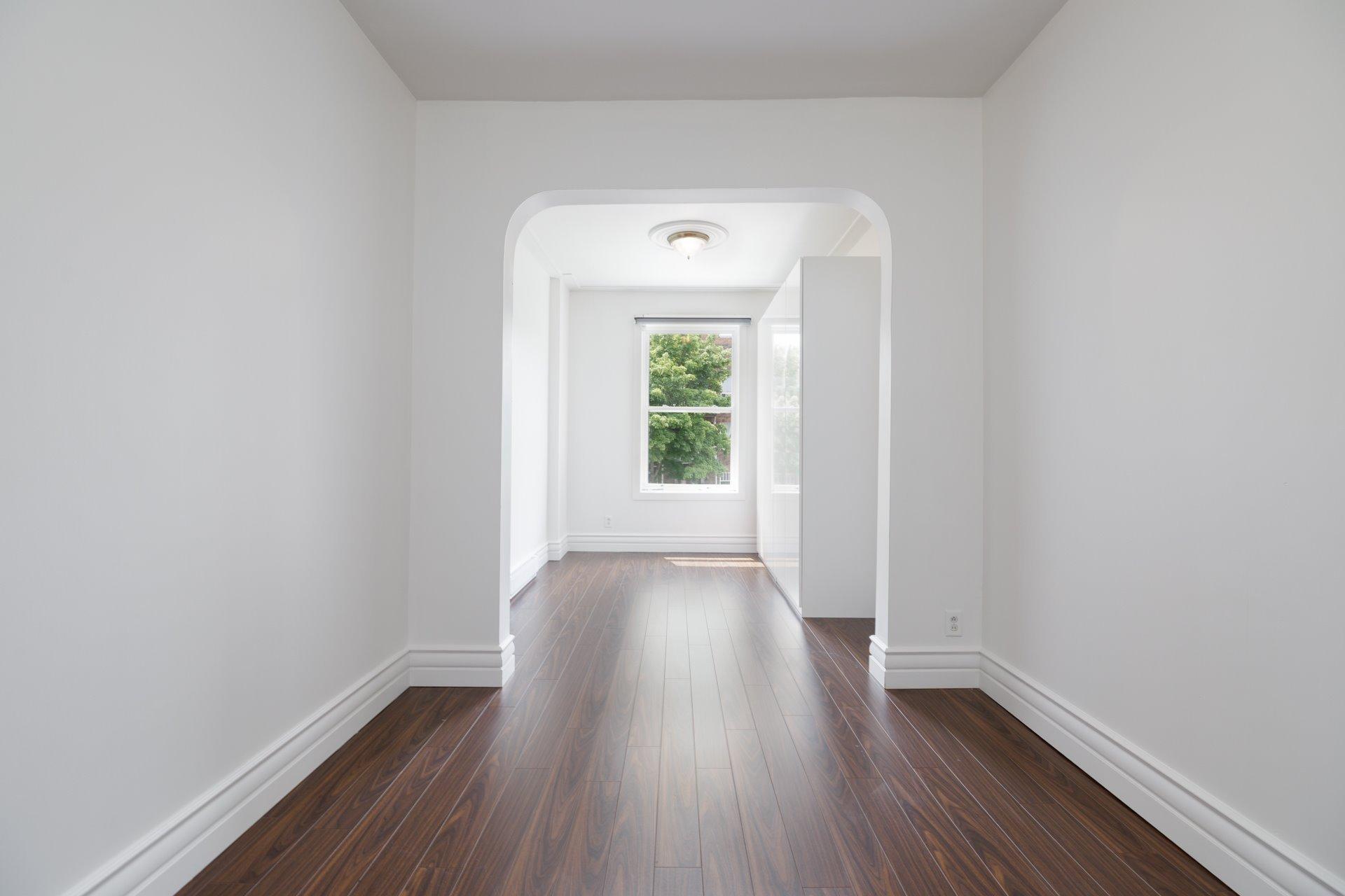 









7587


Rue St-Denis

,
Montréal (Villeray/Saint-Michel/Parc-Extension),




QC
H2R2E7

